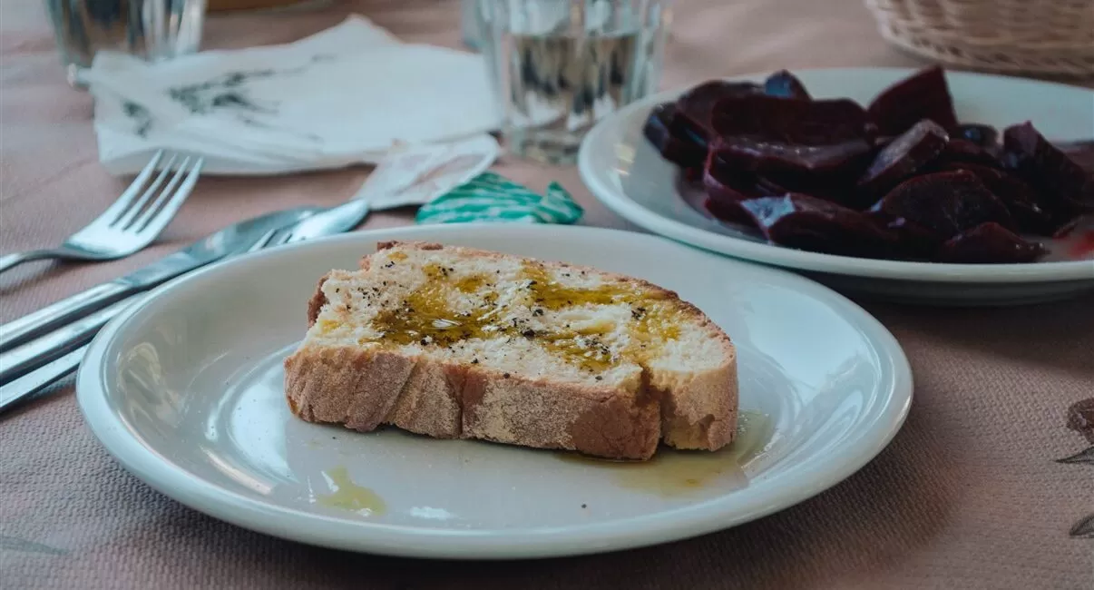 Vegan in Greece: bread and beetroot salad
