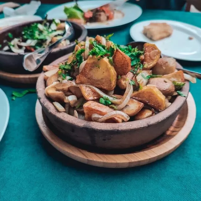 Vegan Georgian food: mushroom ojakhuri