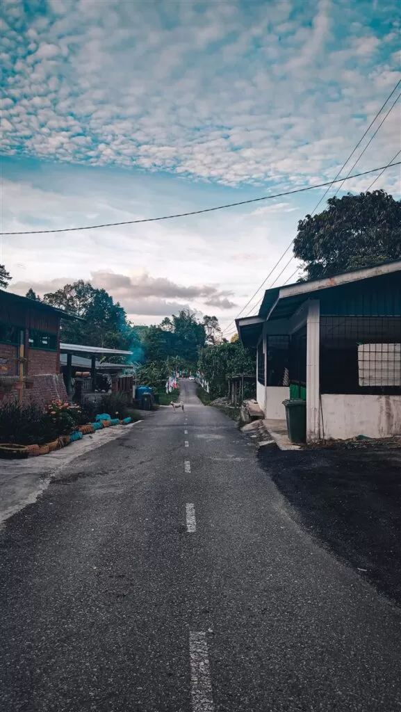 Road to Kampung Bidak