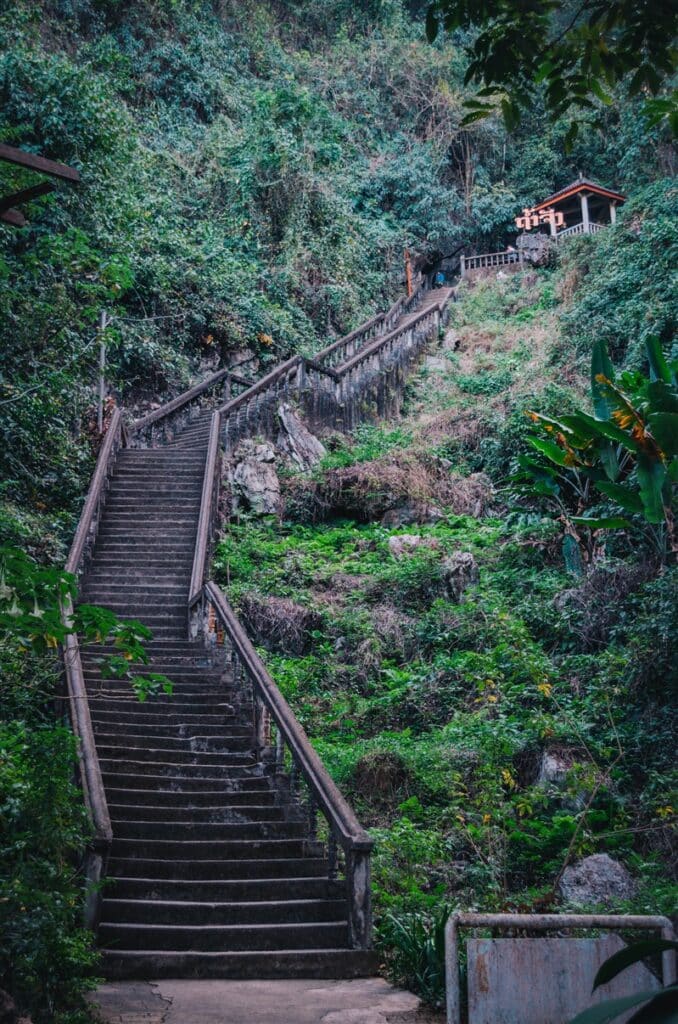 Stairs to Tham Chang Cave, Vang vieng