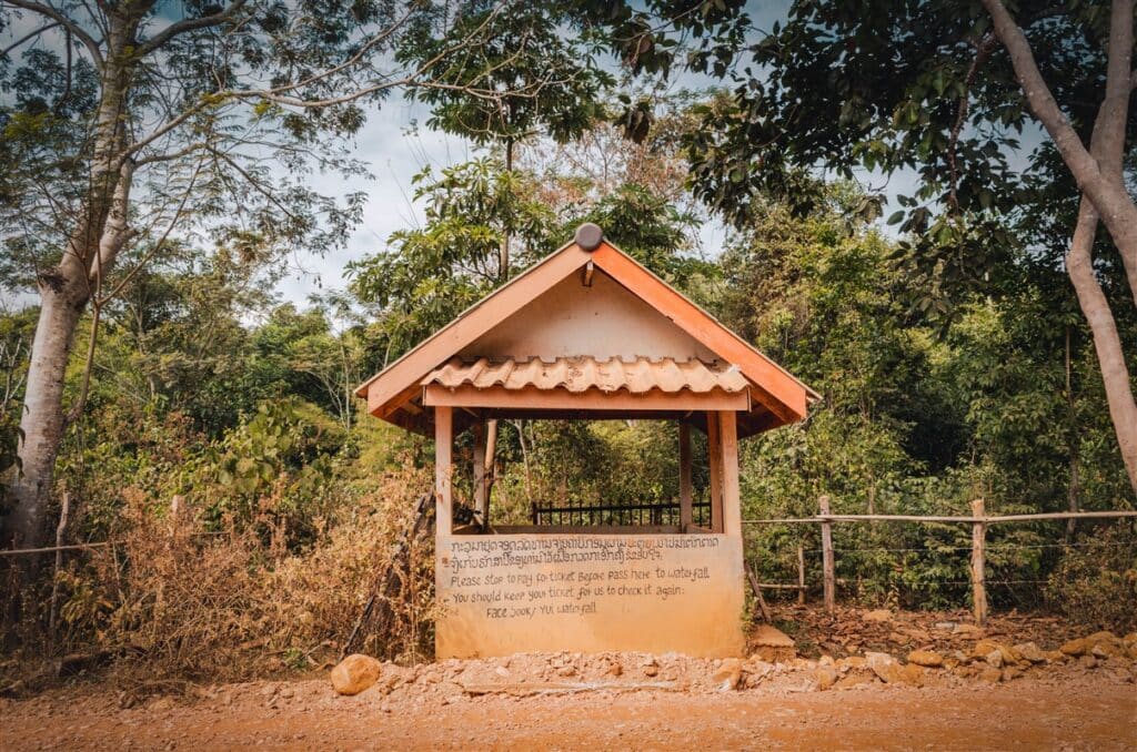 entrance fee booth to Kaeng Nyui waterfall