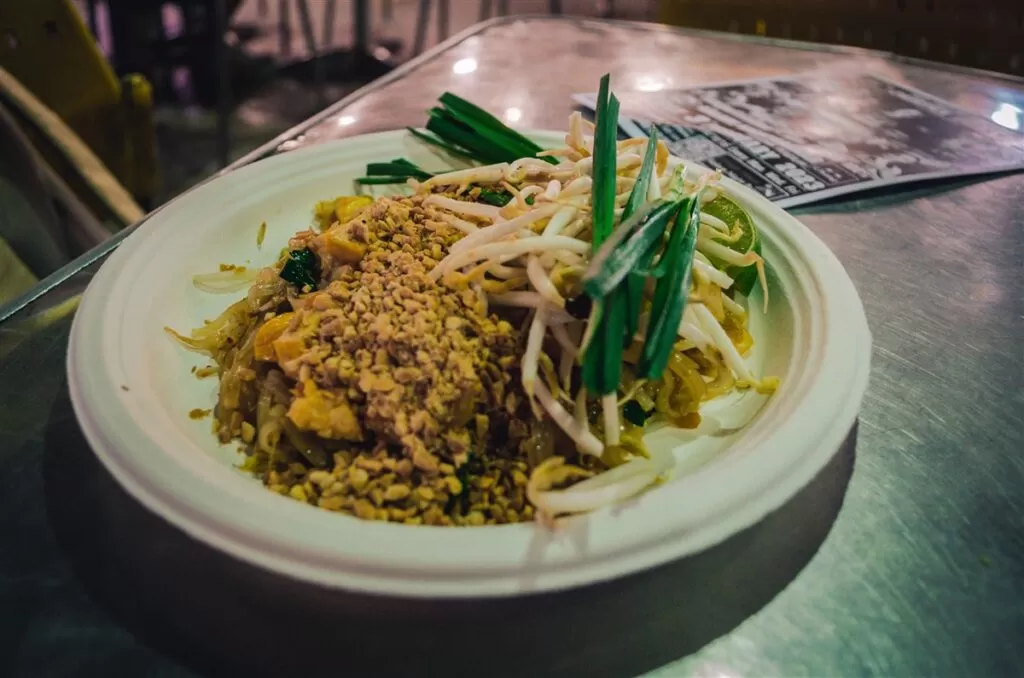Vegan in Thailand: vegan pad thai