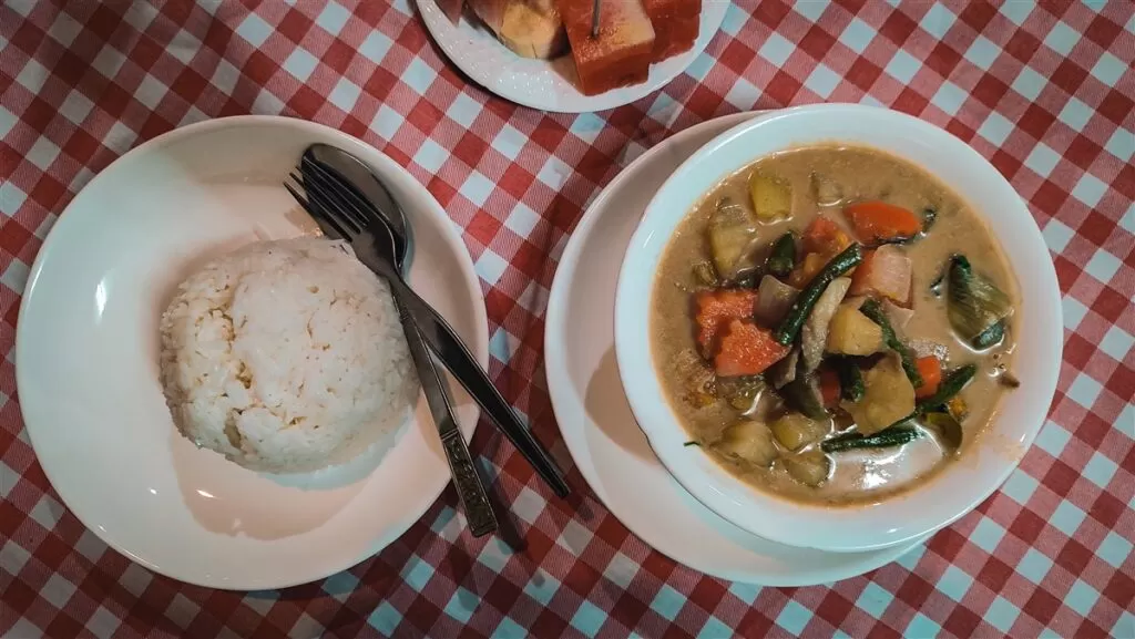 Green vegan curry in Laos