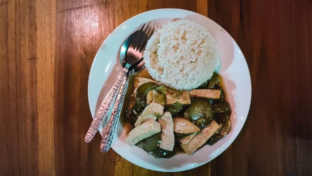Fried eggplant with tofu: vegan in Laos