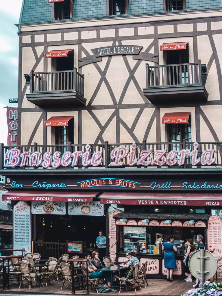 Restaurant/hotels in Etretat, France