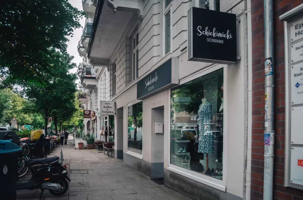 Schikimicki Vintage store in Hamburg. Photo of the facade of the shop.