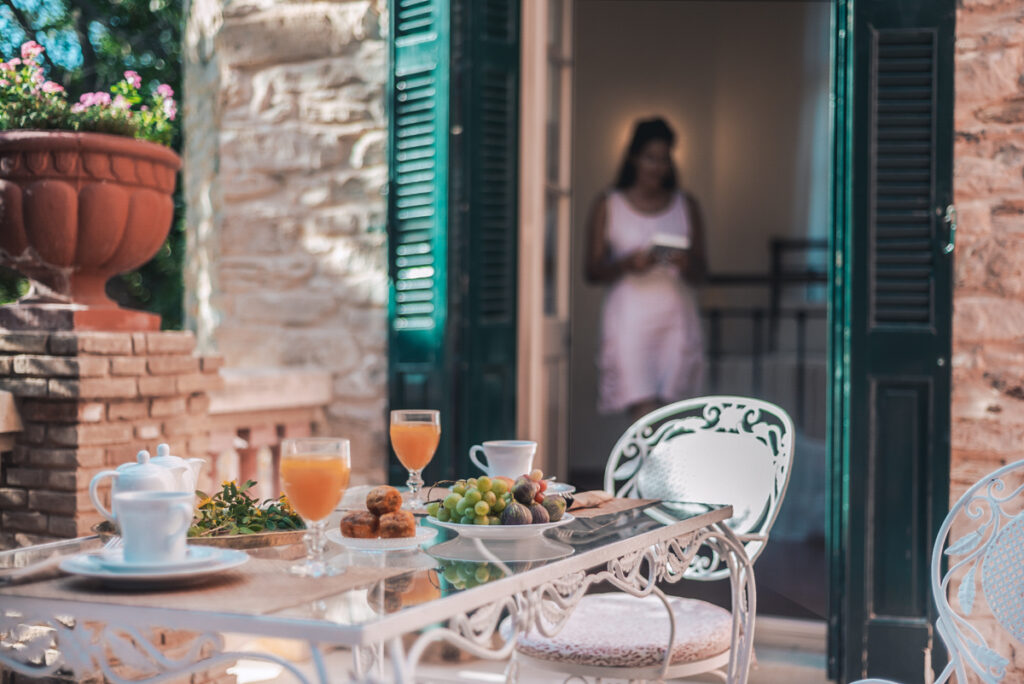 Archontiko Angelou, Leros, Greece: outdoor breakfast table