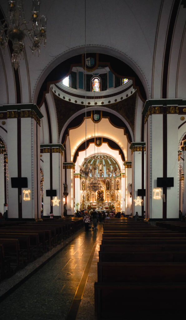 Basílica Menor Señor de Los Milagros inside, Buga, Colombia