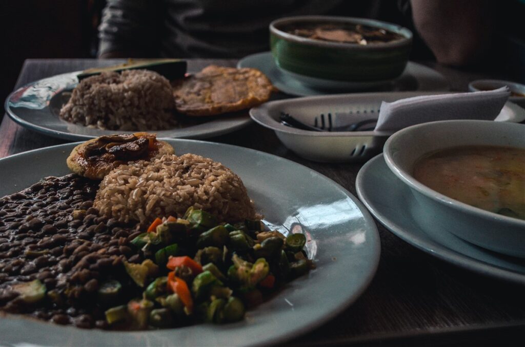 lentils with rice and vegetables, Loto Azul Vegano, Bogota